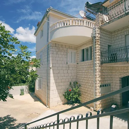 Dante Konukevi Trogir
