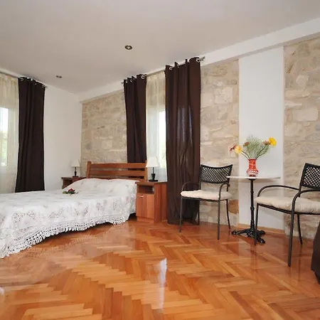 Dante Casa de hóspedes 3*